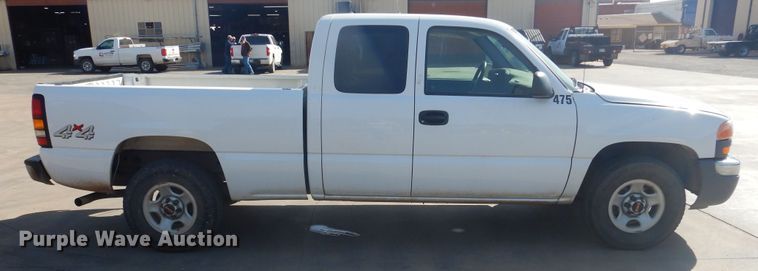 image for item HO9238 2004 GMC Sierra 1500  Ext. Cab pickup truck