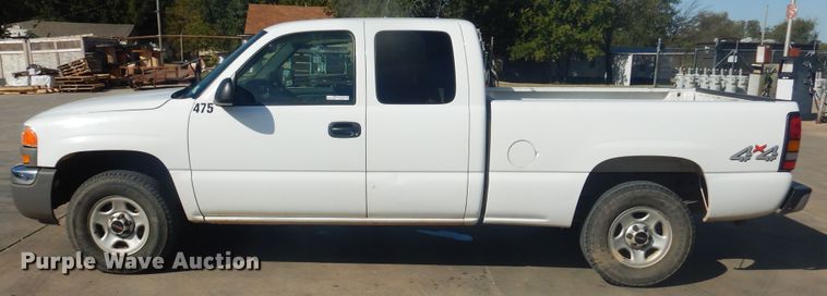 image for item HO9238 2004 GMC Sierra 1500  Ext. Cab pickup truck