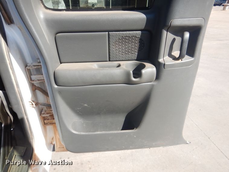 image for item HO9238 2004 GMC Sierra 1500  Ext. Cab pickup truck