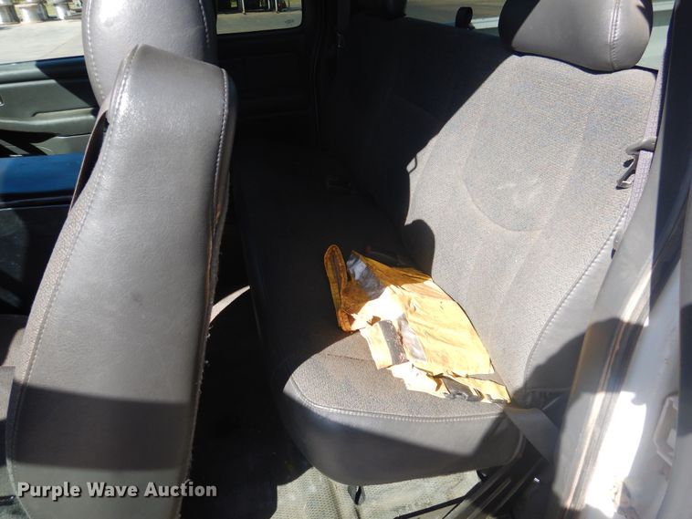 image for item HO9238 2004 GMC Sierra 1500  Ext. Cab pickup truck