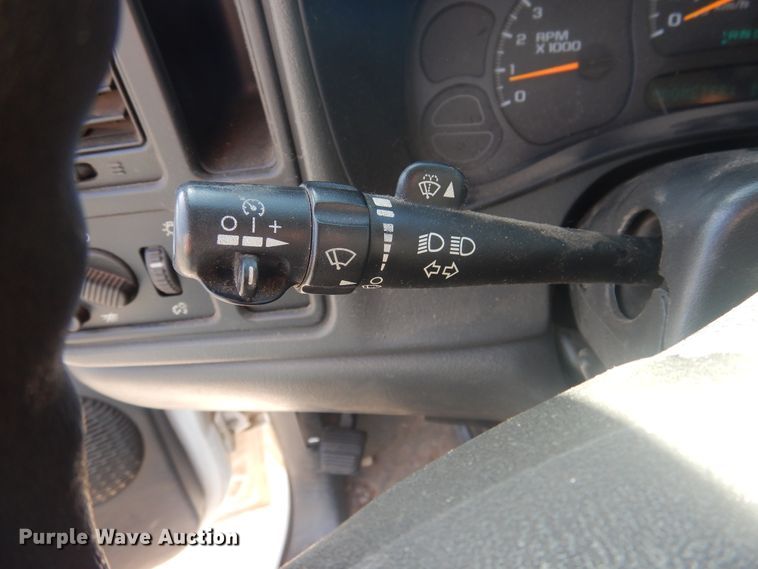 image for item HO9238 2004 GMC Sierra 1500  Ext. Cab pickup truck