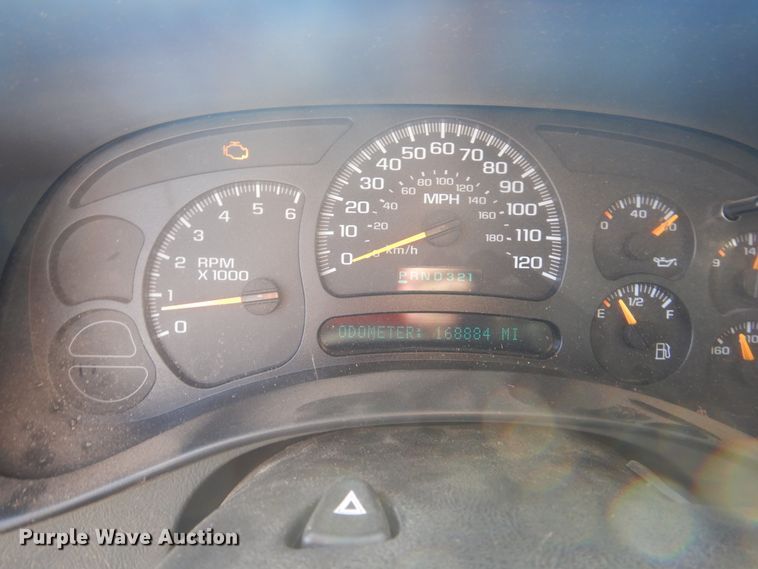 image for item HO9238 2004 GMC Sierra 1500  Ext. Cab pickup truck