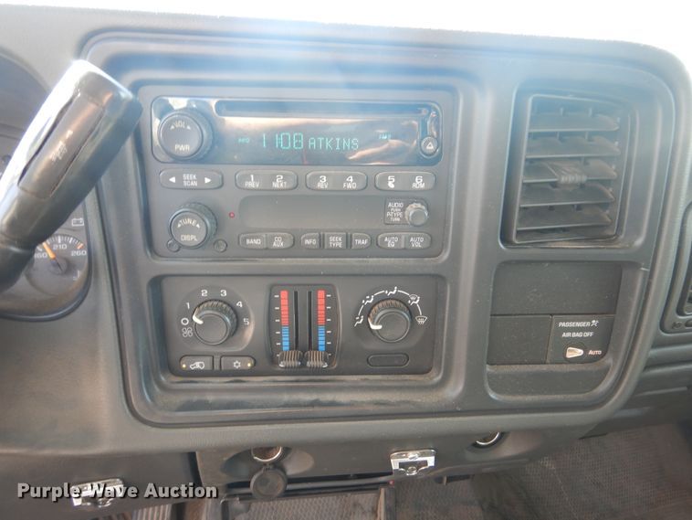 image for item HO9238 2004 GMC Sierra 1500  Ext. Cab pickup truck