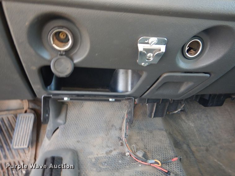 image for item HO9238 2004 GMC Sierra 1500  Ext. Cab pickup truck