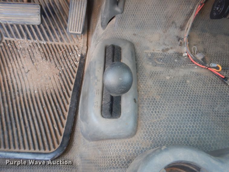 image for item HO9238 2004 GMC Sierra 1500  Ext. Cab pickup truck