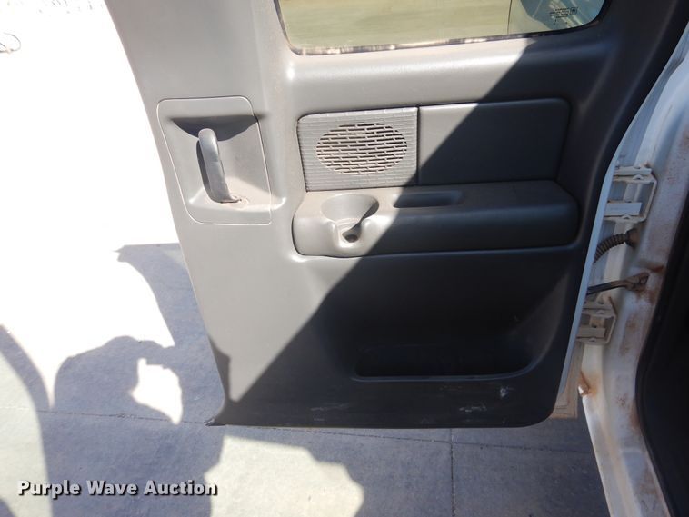 image for item HO9238 2004 GMC Sierra 1500  Ext. Cab pickup truck