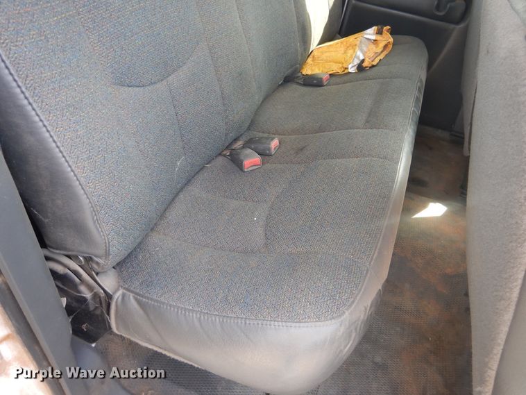 image for item HO9238 2004 GMC Sierra 1500  Ext. Cab pickup truck