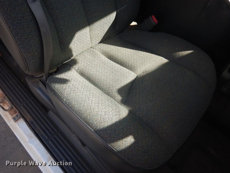 image for item HO9238 2004 GMC Sierra 1500  Ext. Cab pickup truck