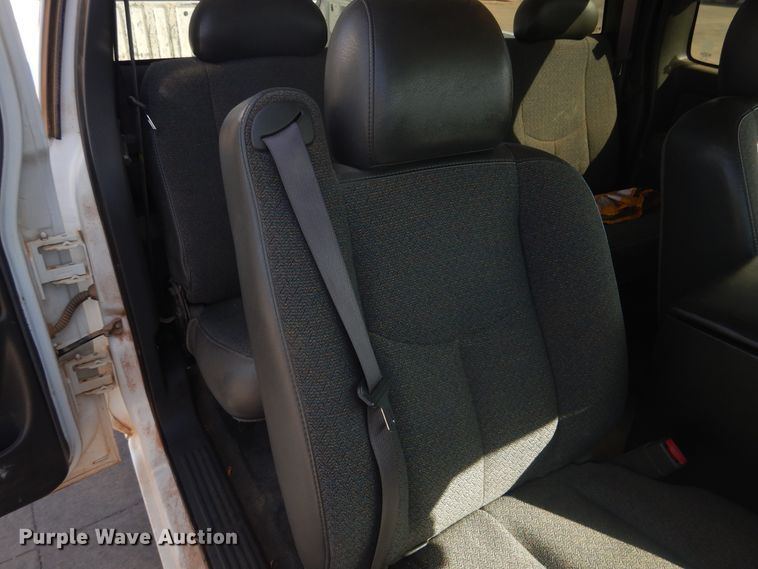 image for item HO9238 2004 GMC Sierra 1500  Ext. Cab pickup truck