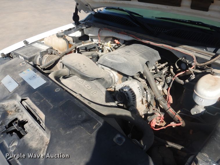 image for item HO9238 2004 GMC Sierra 1500  Ext. Cab pickup truck