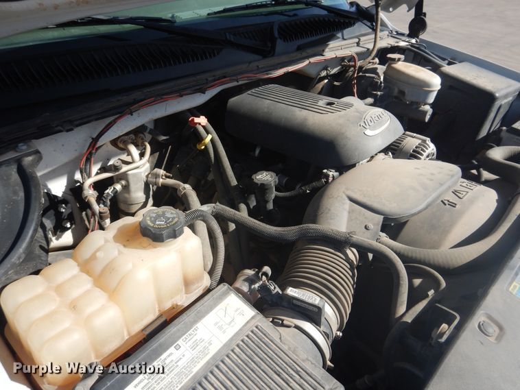 image for item HO9238 2004 GMC Sierra 1500  Ext. Cab pickup truck