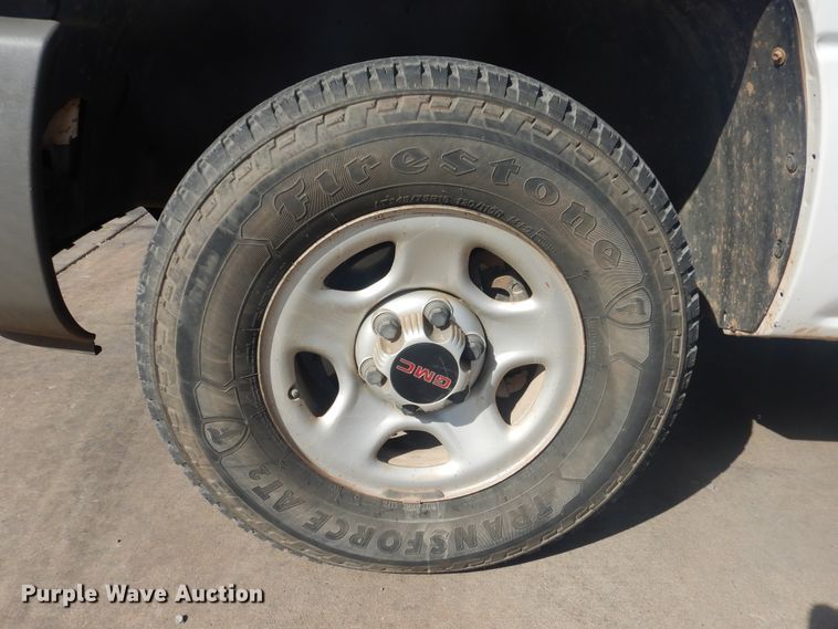 image for item HO9238 2004 GMC Sierra 1500  Ext. Cab pickup truck