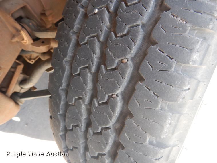 image for item HO9238 2004 GMC Sierra 1500  Ext. Cab pickup truck