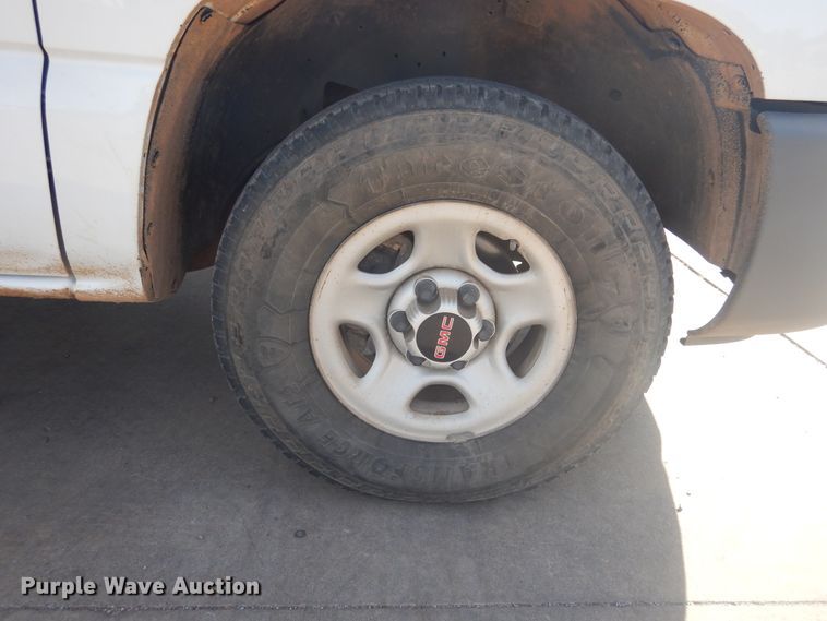 image for item HO9238 2004 GMC Sierra 1500  Ext. Cab pickup truck