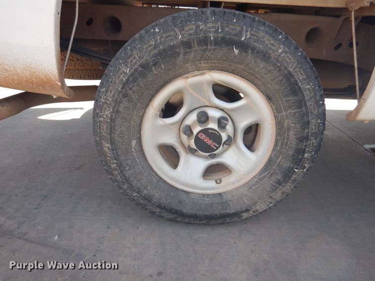 image for item HO9238 2004 GMC Sierra 1500  Ext. Cab pickup truck