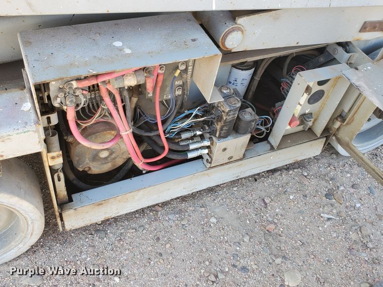 1998 Mec 1932ES scissor lift in Garden City, KS | Item HO9734 for sale