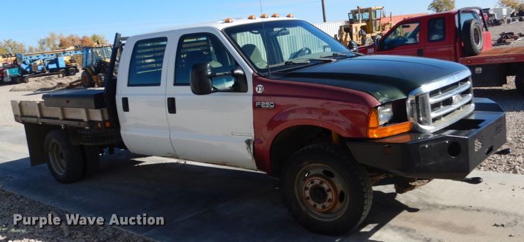 image for item HS9364 2001 Ford F450 Super Duty  Crew Cab flatbed truck