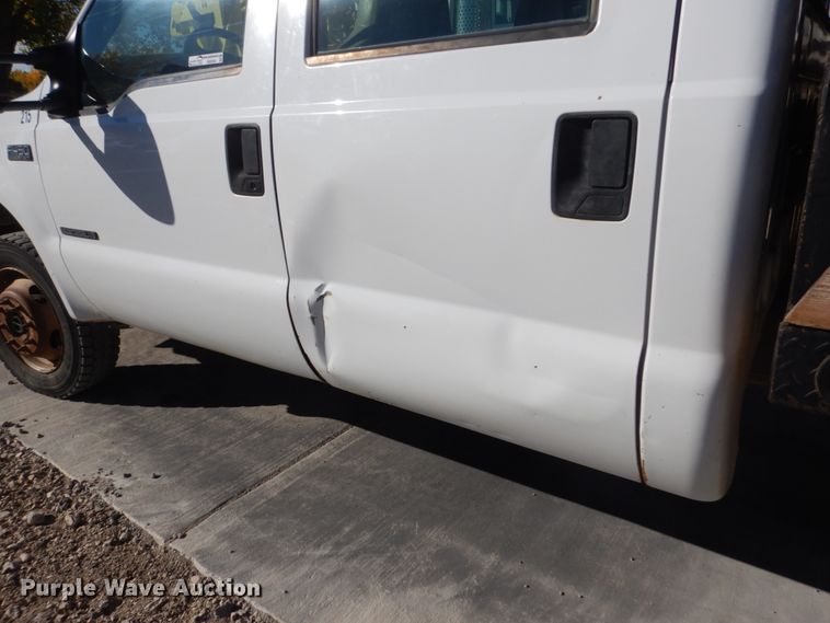 image for item HS9364 2001 Ford F450 Super Duty  Crew Cab flatbed truck