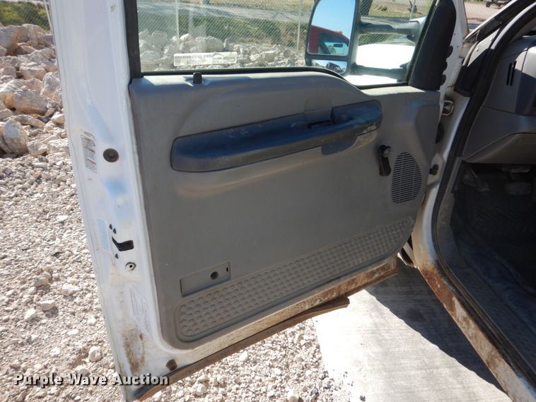 image for item HS9364 2001 Ford F450 Super Duty  Crew Cab flatbed truck