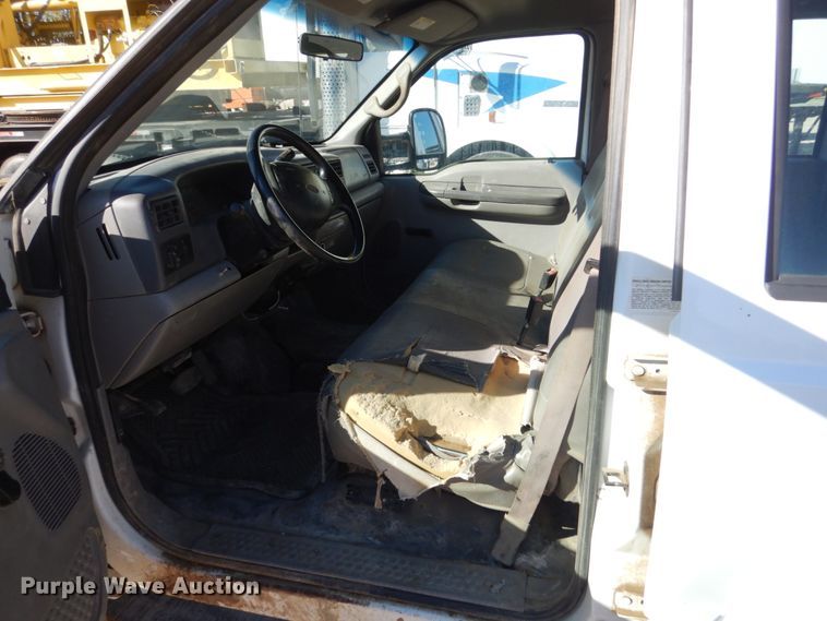 image for item HS9364 2001 Ford F450 Super Duty  Crew Cab flatbed truck