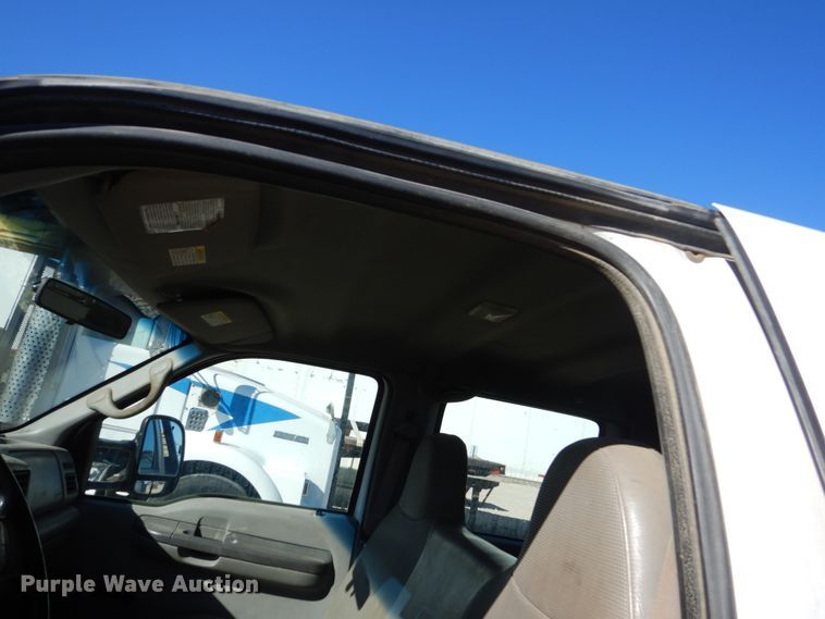 image for item HS9364 2001 Ford F450 Super Duty  Crew Cab flatbed truck