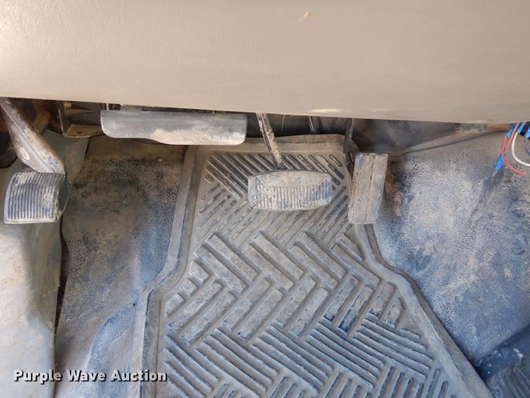 image for item HS9364 2001 Ford F450 Super Duty  Crew Cab flatbed truck