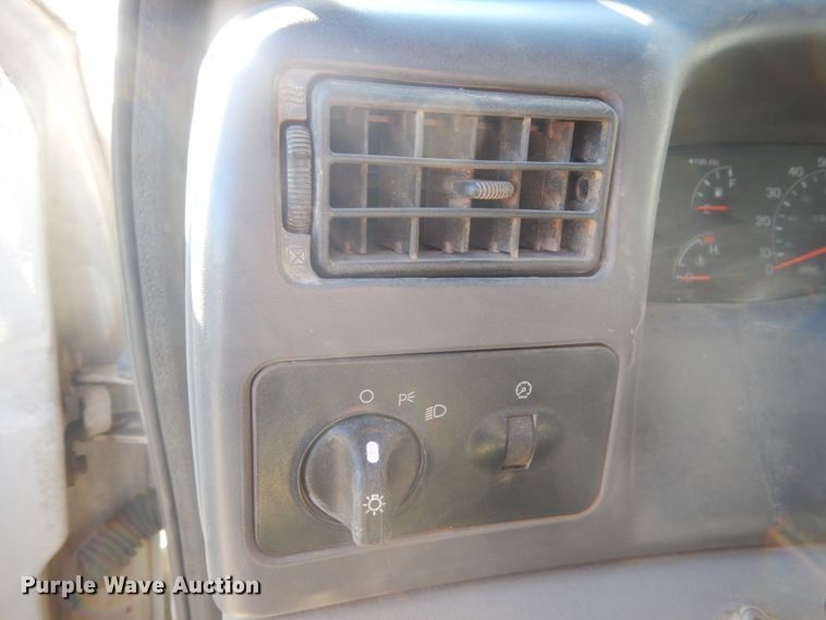 image for item HS9364 2001 Ford F450 Super Duty  Crew Cab flatbed truck