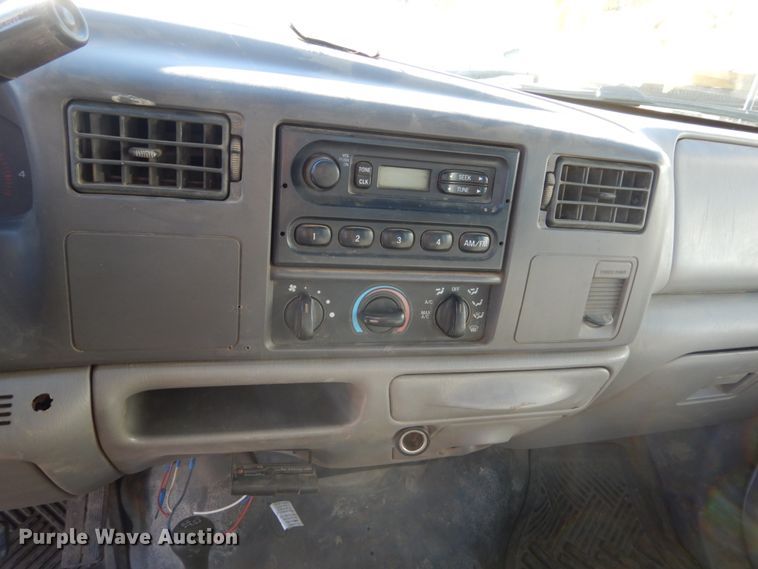 image for item HS9364 2001 Ford F450 Super Duty  Crew Cab flatbed truck