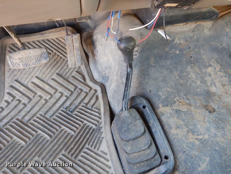 image for item HS9364 2001 Ford F450 Super Duty  Crew Cab flatbed truck