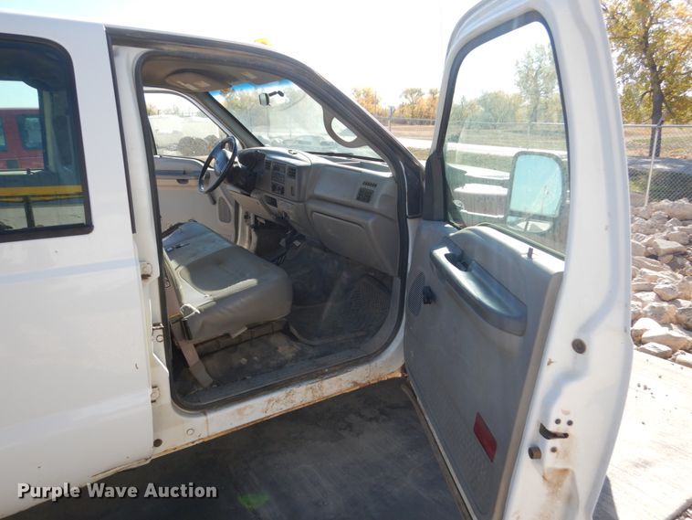 image for item HS9364 2001 Ford F450 Super Duty  Crew Cab flatbed truck