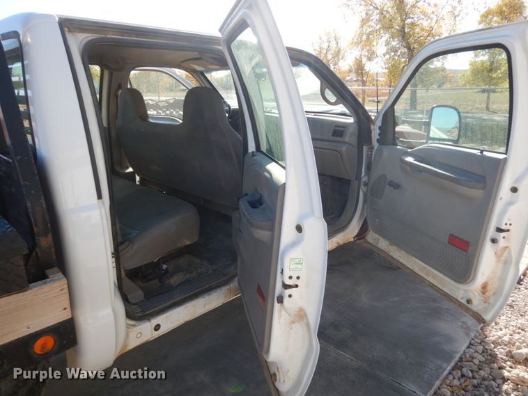 image for item HS9364 2001 Ford F450 Super Duty  Crew Cab flatbed truck