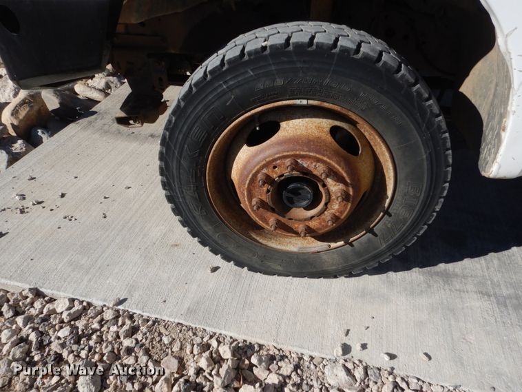 image for item HS9364 2001 Ford F450 Super Duty  Crew Cab flatbed truck