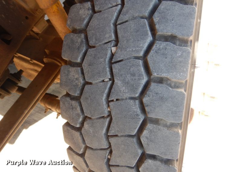 image for item HS9364 2001 Ford F450 Super Duty  Crew Cab flatbed truck