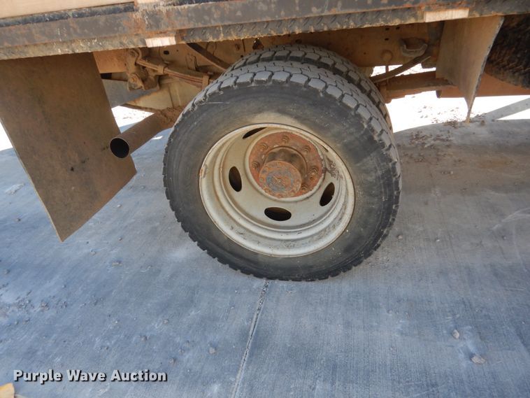 image for item HS9364 2001 Ford F450 Super Duty  Crew Cab flatbed truck