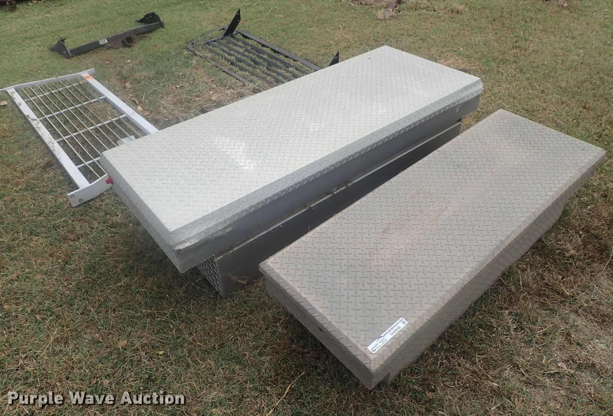 Automotive accessories in Hutchinson, KS | Item GN9098 sold | Purple Wave