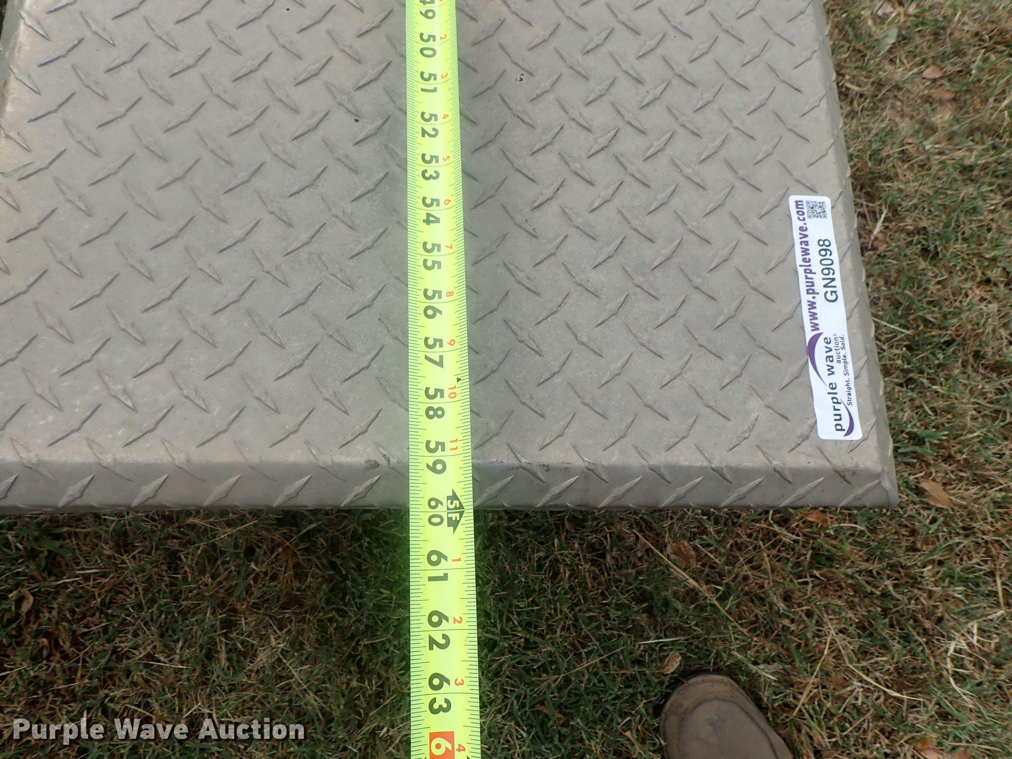 Automotive accessories in Hutchinson, KS | Item GN9098 sold | Purple Wave