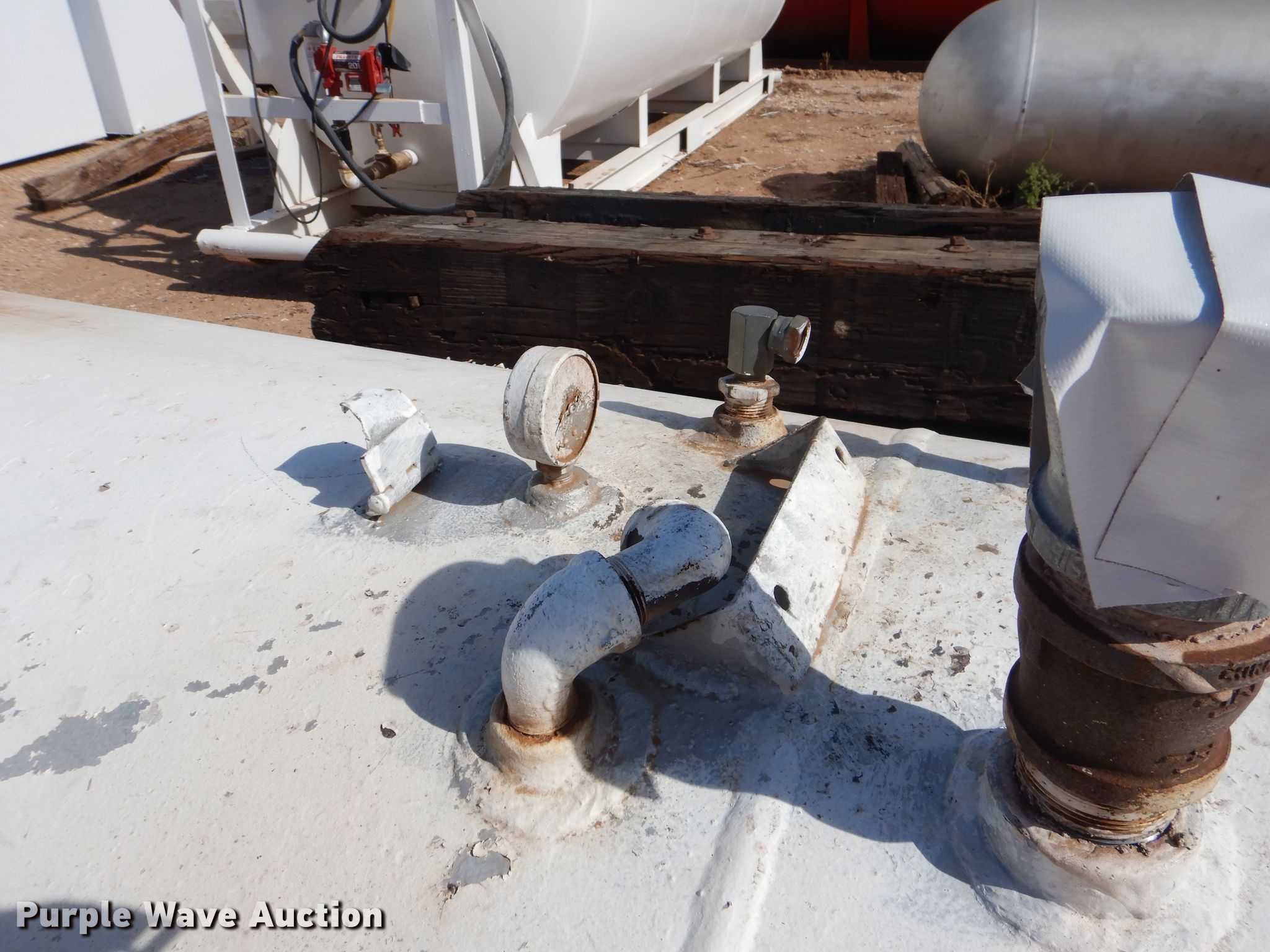 1,000 gallon propane tank in Slaton, TX Item HC9127 sold Purple Wave