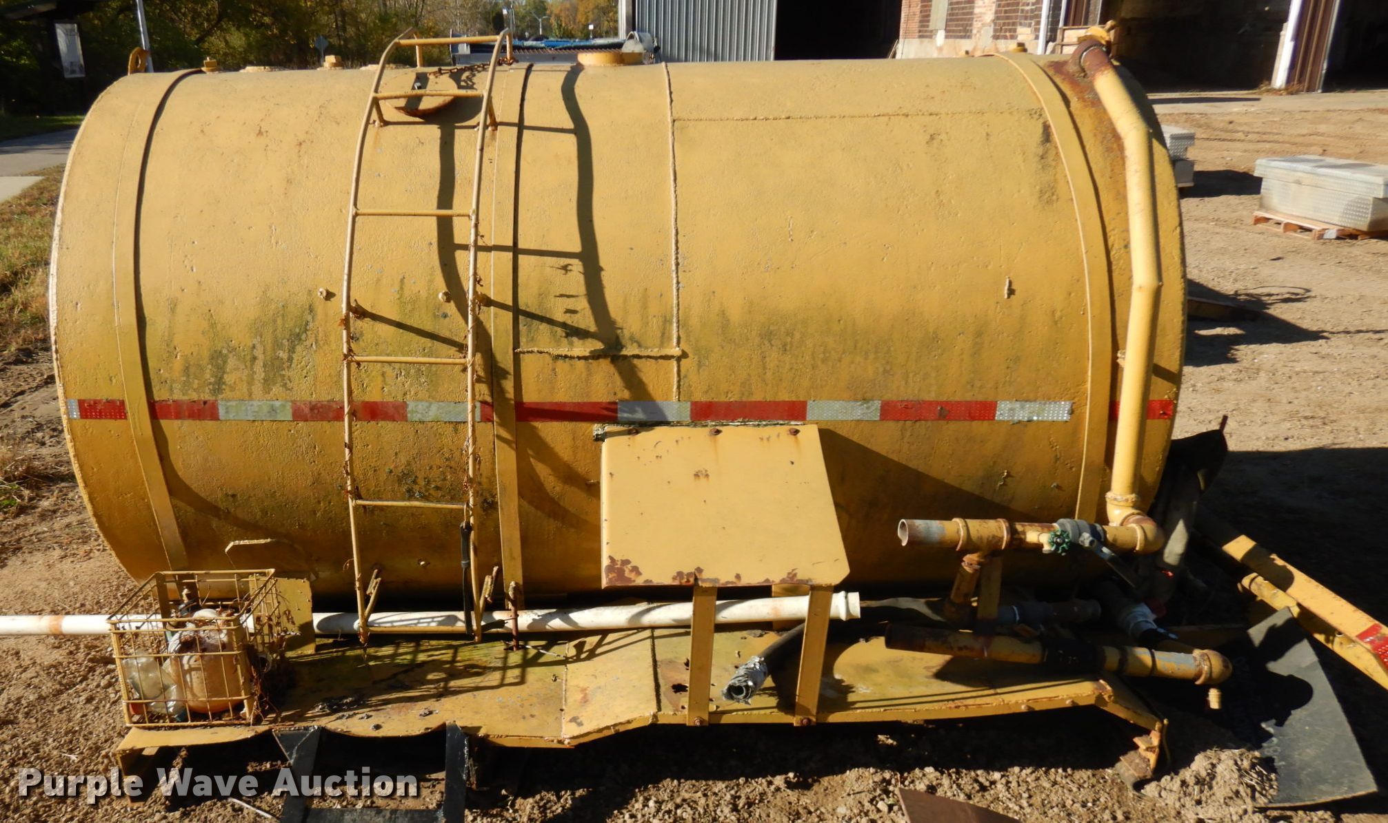 Water tank bed in Platteville, WI Item HD9070 sold Purple Wave