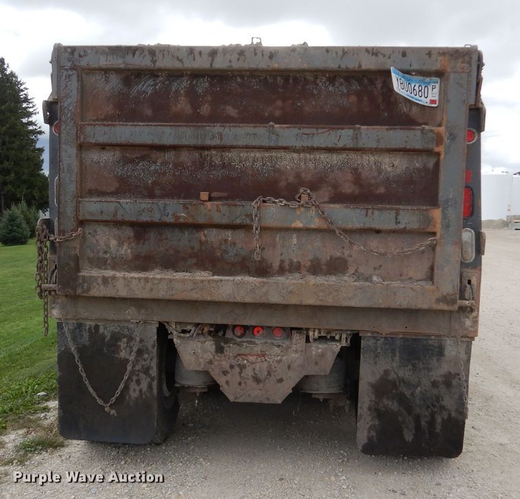 image for item AF9950 1993 Freightliner FLD  dump truck