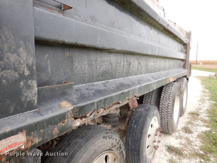 image for item AF9950 1993 Freightliner FLD  dump truck