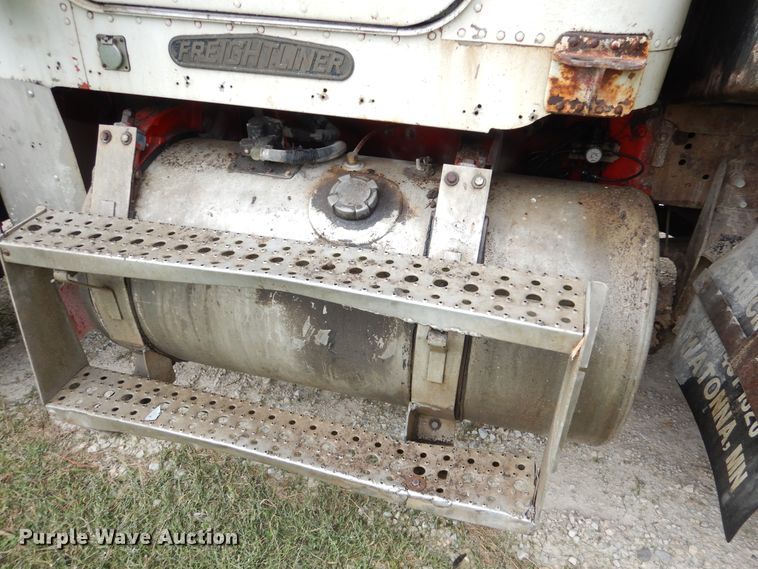 image for item AF9950 1993 Freightliner FLD  dump truck