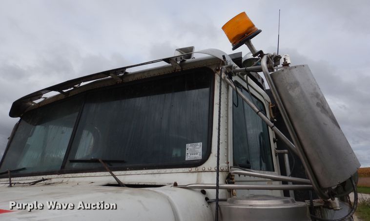 image for item AF9950 1993 Freightliner FLD  dump truck