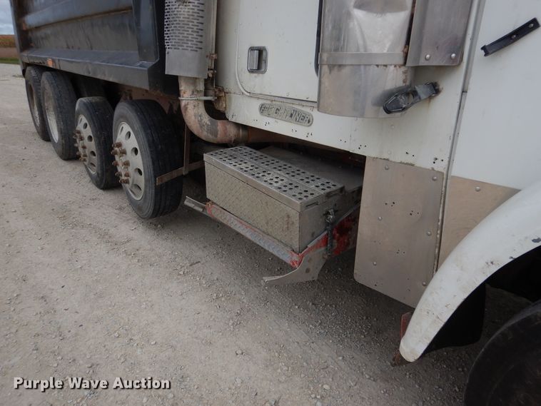 image for item AF9950 1993 Freightliner FLD  dump truck