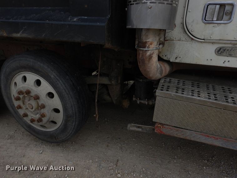 image for item AF9950 1993 Freightliner FLD  dump truck