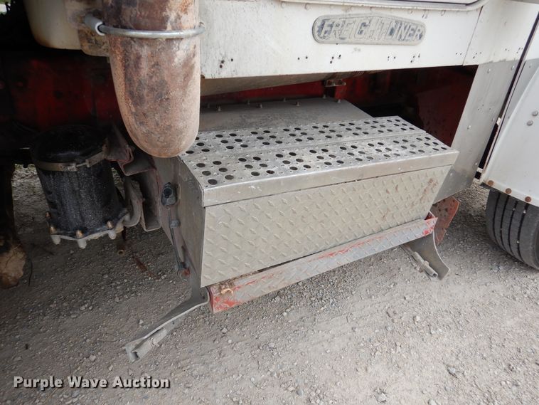 image for item AF9950 1993 Freightliner FLD  dump truck