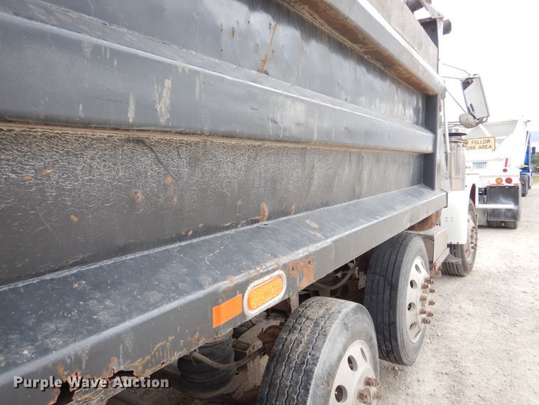 image for item AF9950 1993 Freightliner FLD  dump truck