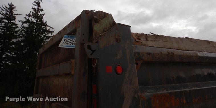 image for item AF9950 1993 Freightliner FLD  dump truck