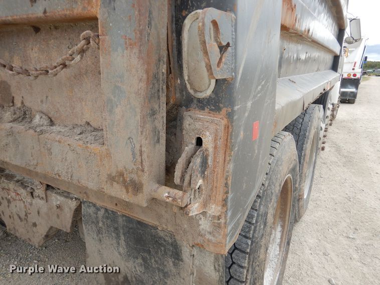 image for item AF9950 1993 Freightliner FLD  dump truck