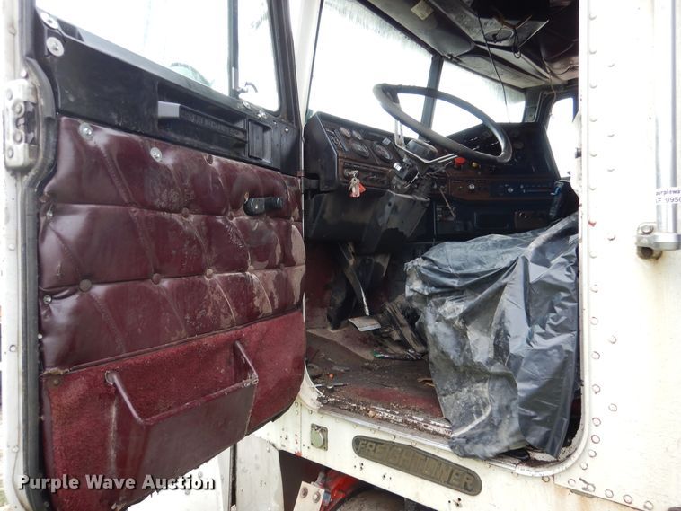 image for item AF9950 1993 Freightliner FLD  dump truck