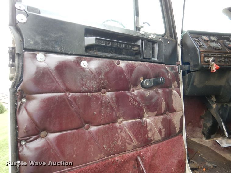 image for item AF9950 1993 Freightliner FLD  dump truck